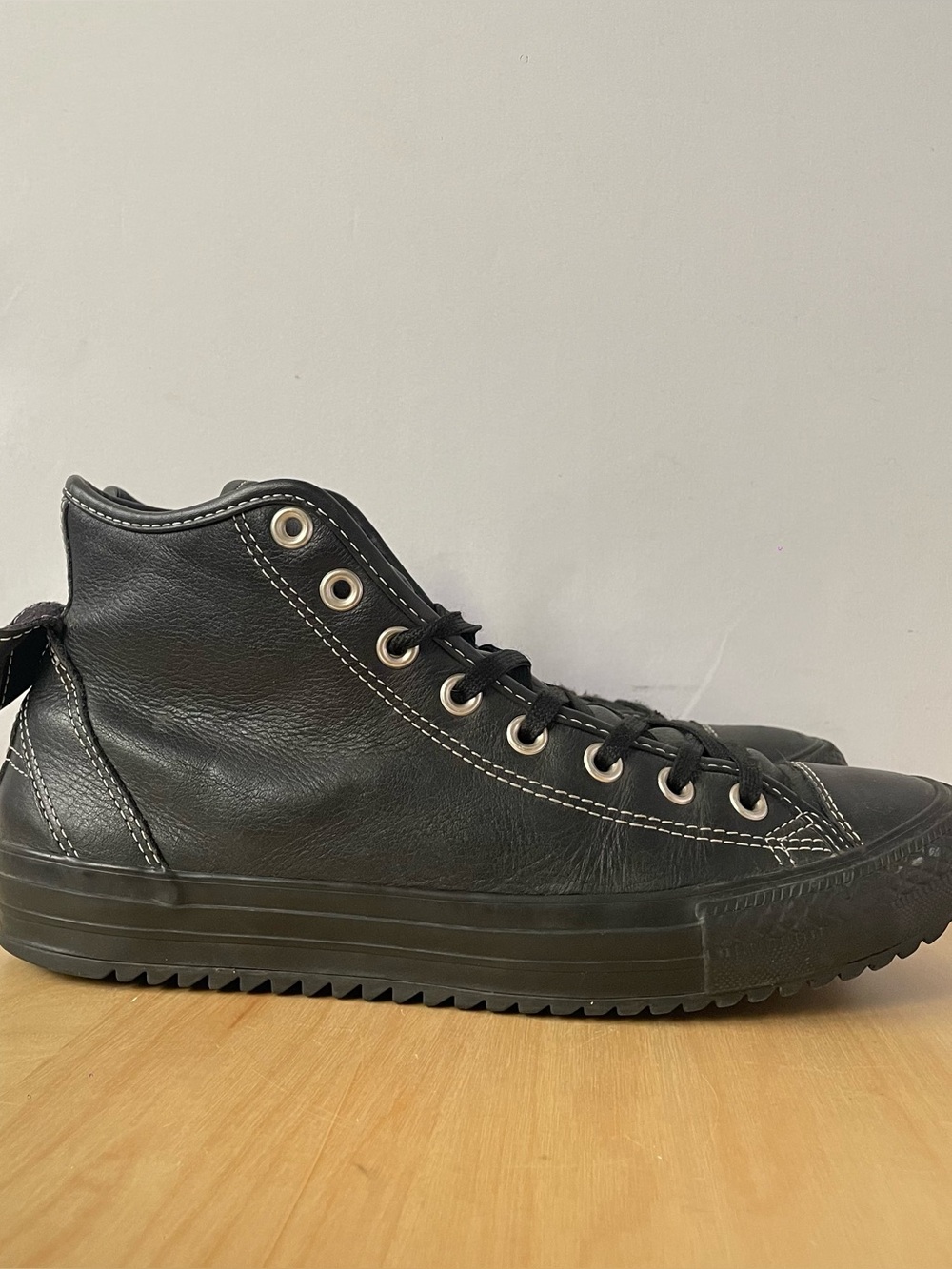 Converse Chuck Taylor All Star Hollis Hi Sneakers | US 9